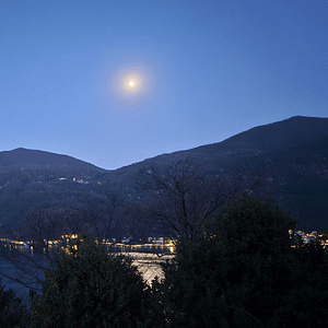 Mond über dem Lago di Lugano